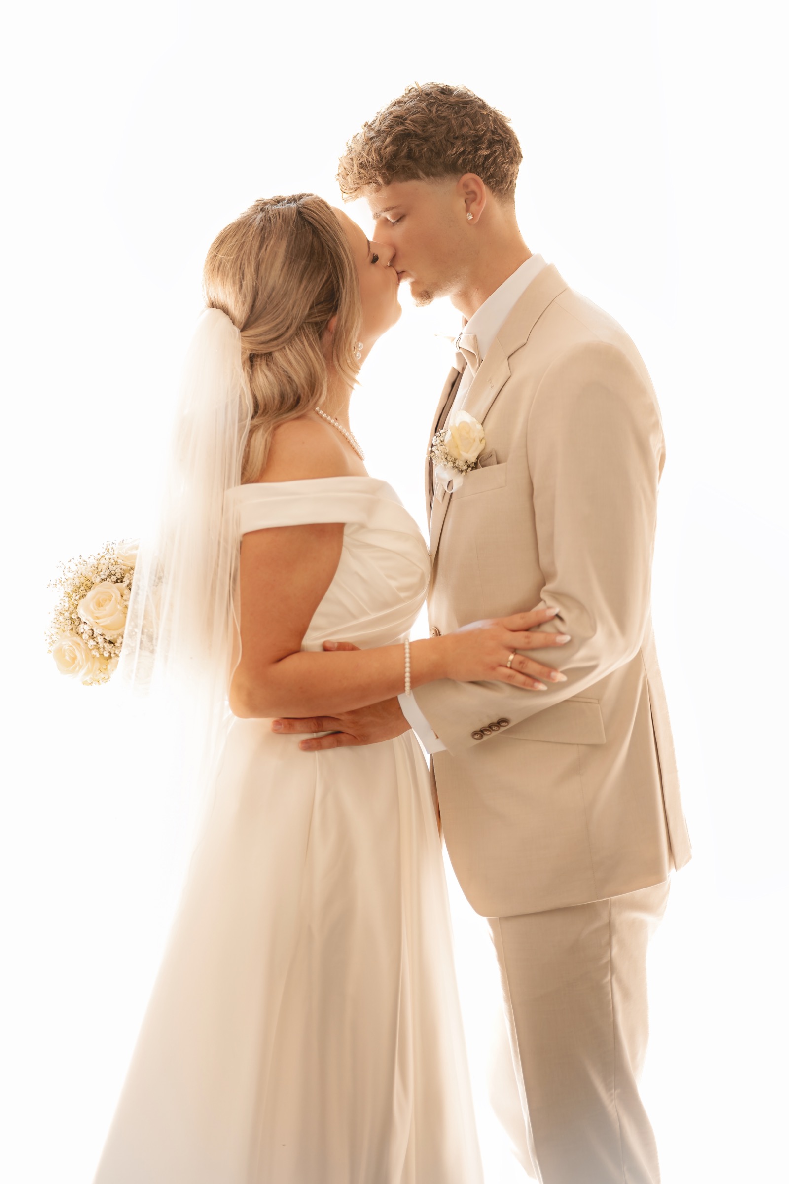 Josi und Luke Brautpaar