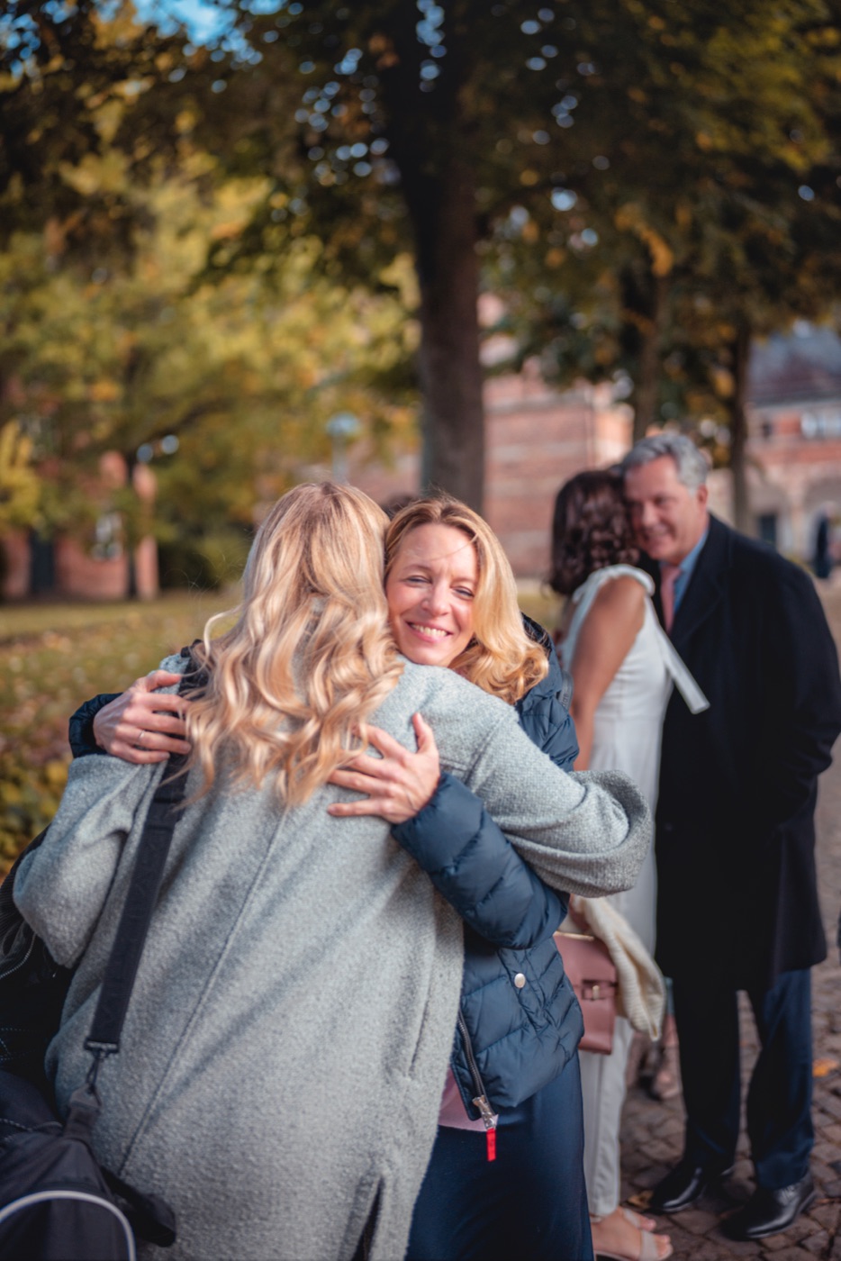 Brautkleid und Accessoires am Hochzeitsmorgen