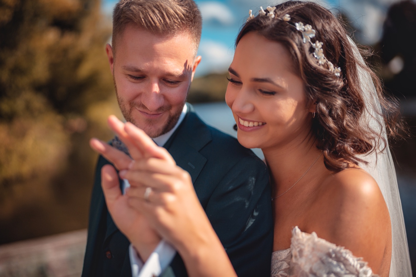 First Look Moment – authentische Hochzeitsfotografie