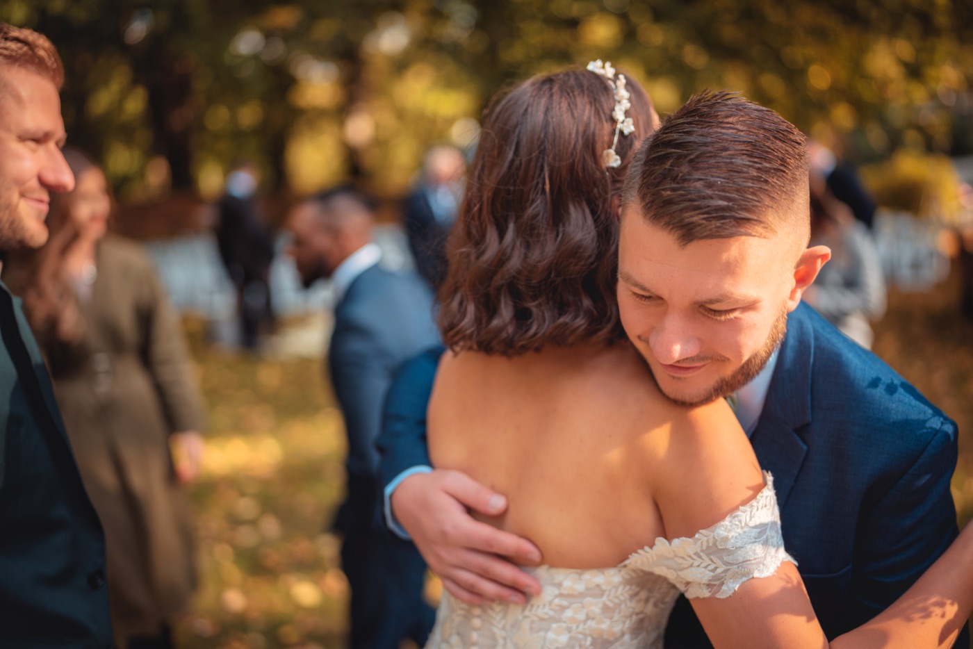 Romantische Bilder nach der Trauung im Abendlicht