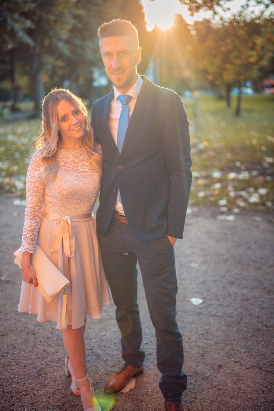 Gruppenfoto der Hochzeitsgesellschaft am Schloss Reinbek
