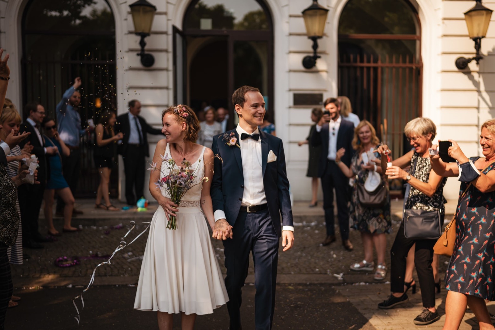 Glückwünsche nach der Trauung im Standesamt Altona