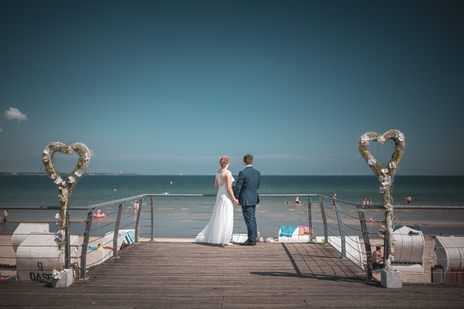 Standesamtliche Trauung in der Strandarena Scharbeutz mit Blick auf die Ostsee